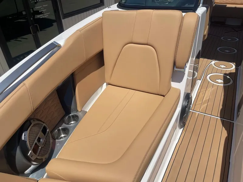 Slide: The Image of MasterCraft X24 2021 - 28