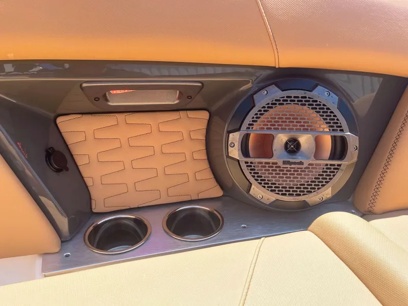 Slide: The Image of MasterCraft X24 2021 - 30