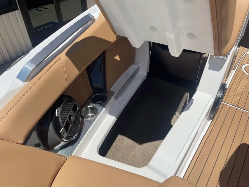 Slide: The Image of MasterCraft X24 2021 - 31