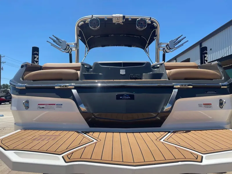 Slide: The Image of MasterCraft X24 2021 - 4