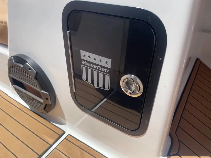 Slide: The Image of MasterCraft X24 2021 - 41