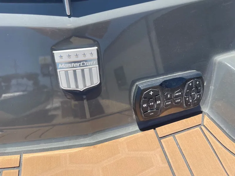 Slide: The Image of MasterCraft X24 2021 - 43