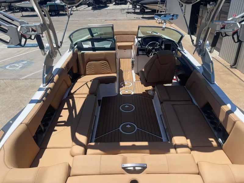 Slide: The Image of MasterCraft X24 2021 - 8