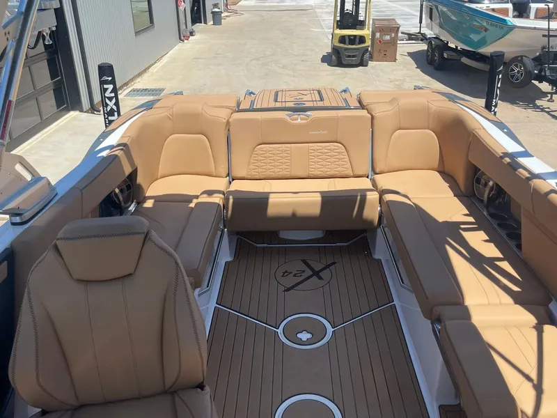 Slide: The Image of MasterCraft X24 2021 - 9