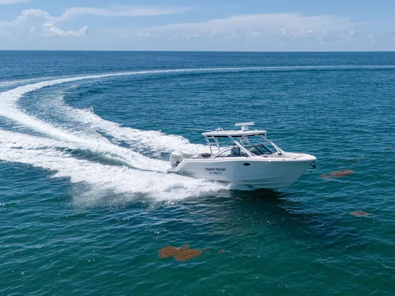 Slide: The Image of Robalo R317 Dual Console 2022 - 11