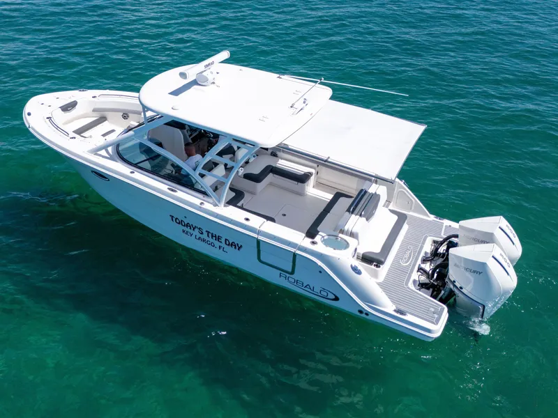 Slide: The Image of Robalo R317 Dual Console 2022 - 12