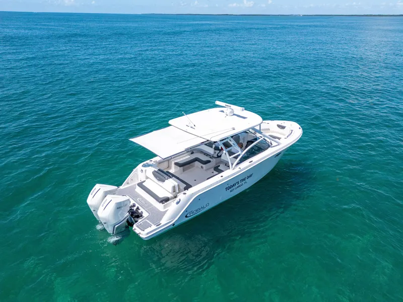 Slide: The Image of Robalo R317 Dual Console 2022 - 13