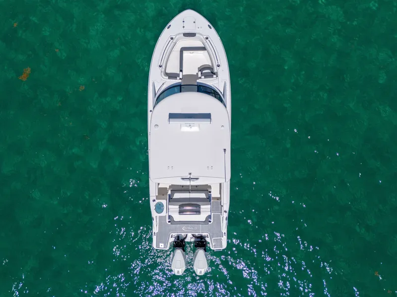 Slide: The Image of Robalo R317 Dual Console 2022 - 14