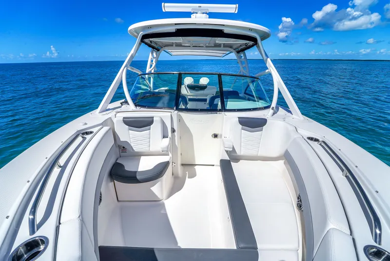 Slide: The Image of Robalo R317 Dual Console 2022 - 17