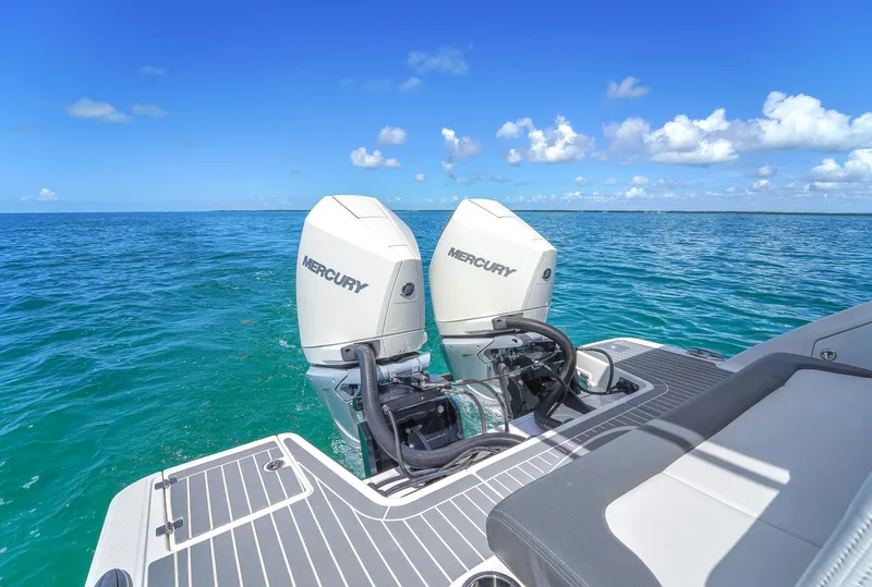 Slide: The Image of Robalo R317 Dual Console 2022 - 20