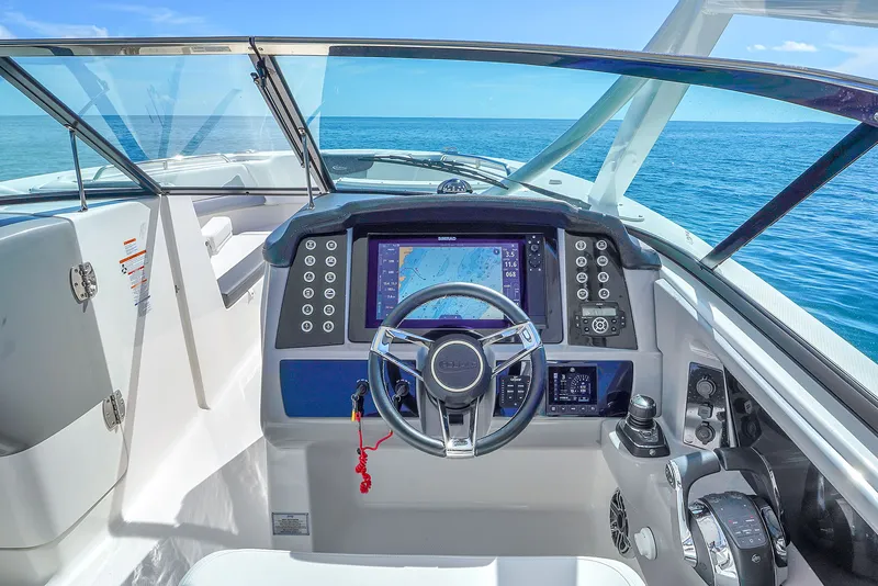 Slide: The Image of Robalo R317 Dual Console 2022 - 21