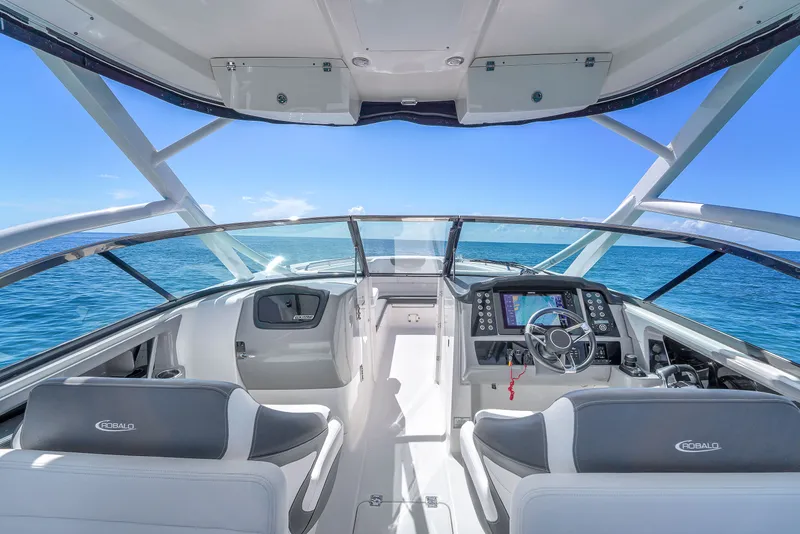 Slide: The Image of Robalo R317 Dual Console 2022 - 22