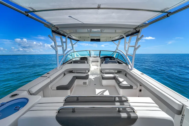 Slide: The Image of Robalo R317 Dual Console 2022 - 27