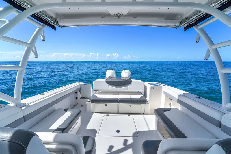 Slide: The Image of Robalo R317 Dual Console 2022 - 28