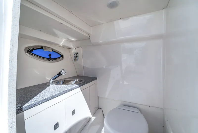 Slide: The Image of Robalo R317 Dual Console 2022 - 31