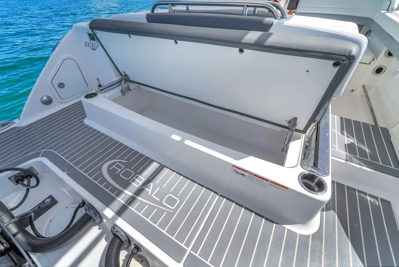 Slide: The Image of Robalo R317 Dual Console 2022 - 35