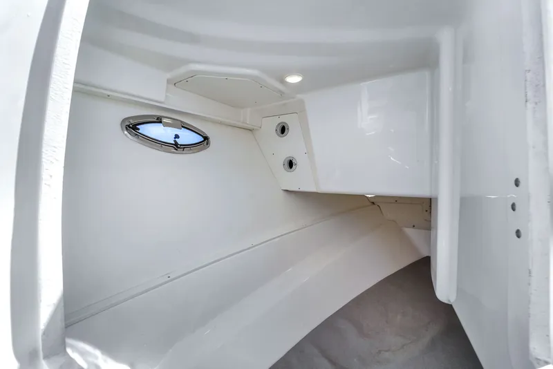 Slide: The Image of Robalo R317 Dual Console 2022 - 37