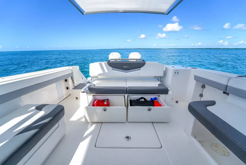 Slide: The Image of Robalo R317 Dual Console 2022 - 38