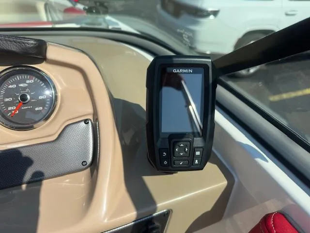 Slide: The Image of Dashboard of 2018 Chaparral 21 H2O Ski & Fish with Garmin GPS and speedometer. - 10