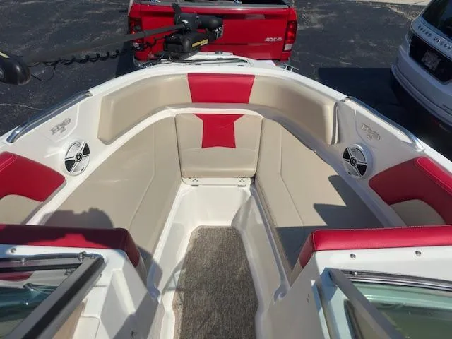 Slide: The Image of 2018 Chaparral 21 H2O Ski & Fish boat interior with red and beige seating. - 15