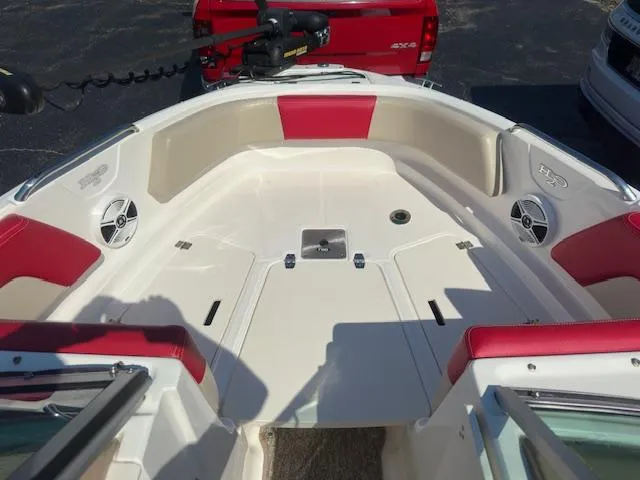 Slide: The Image of 2018 Chaparral 21 H2O Ski & Fish boat interior with red and beige seating. - 16
