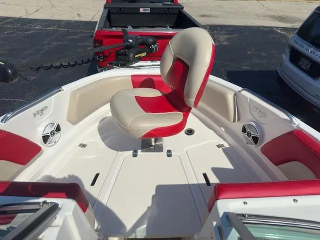 Slide: The Image of 2018 Chaparral 21 H2O Ski & Fish boat interior with red and beige seating. - 17