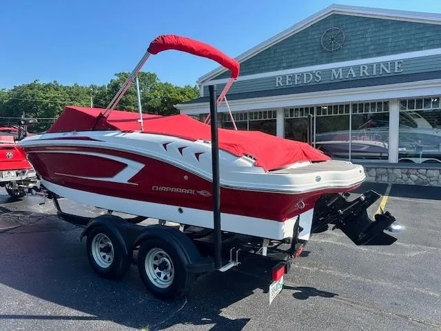 Slide: The Image of 2018 Chaparral 21 H2O Ski & Fish boat with red cover at Reed's Marine. - 30