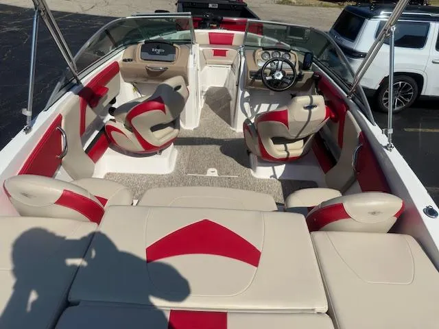 Slide: The Image of 2018 Chaparral 21 H2O Ski & Fish boat interior with red and beige seating. - 6