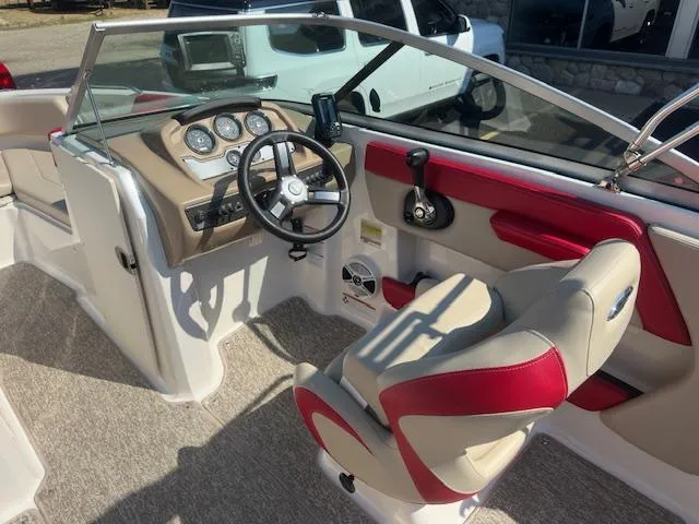 Slide: The Image of 2018 Chaparral 21 H2O Ski & Fish boat interior with steering wheel and dashboard. - 7
