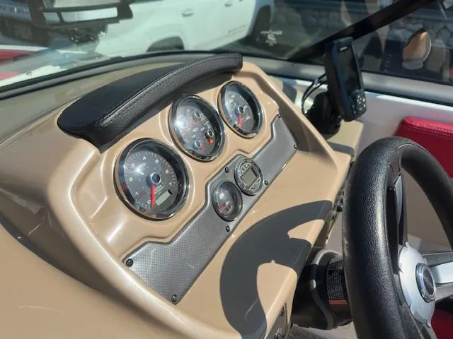 Slide: The Image of Dashboard of 2018 Chaparral 21 H2O Ski & Fish boat with gauges and steering wheel. - 9
