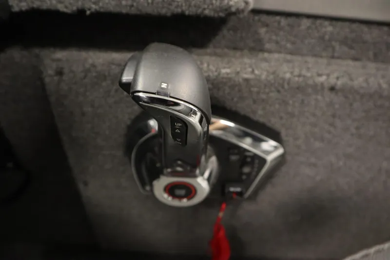 Slide: The Image of Throttle control lever in a 2024 Crestliner 1950 Fish Hawk WT boat. - 39