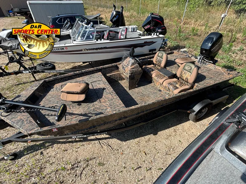 Slide: The Image of 2016 Ranger 1760 MPV camo boat with dual seats at D&R Sports Center. - 7