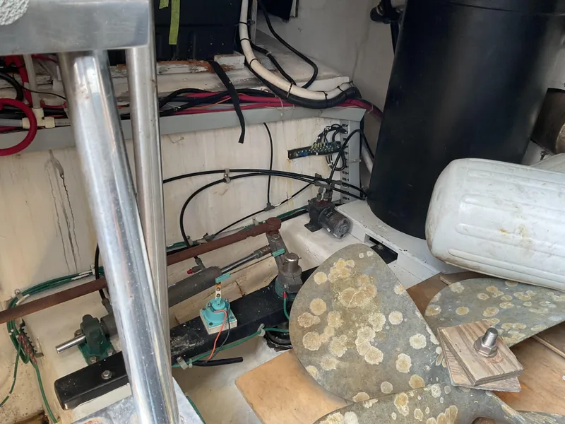 Slide: The Image of Engine room of 2000 Carver 530 Voyager Pilothouse with propeller and mechanical components. - 25