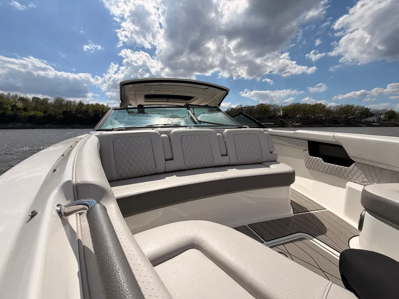 Slide: The Image of Sea Ray SLX 400 2026 - 13