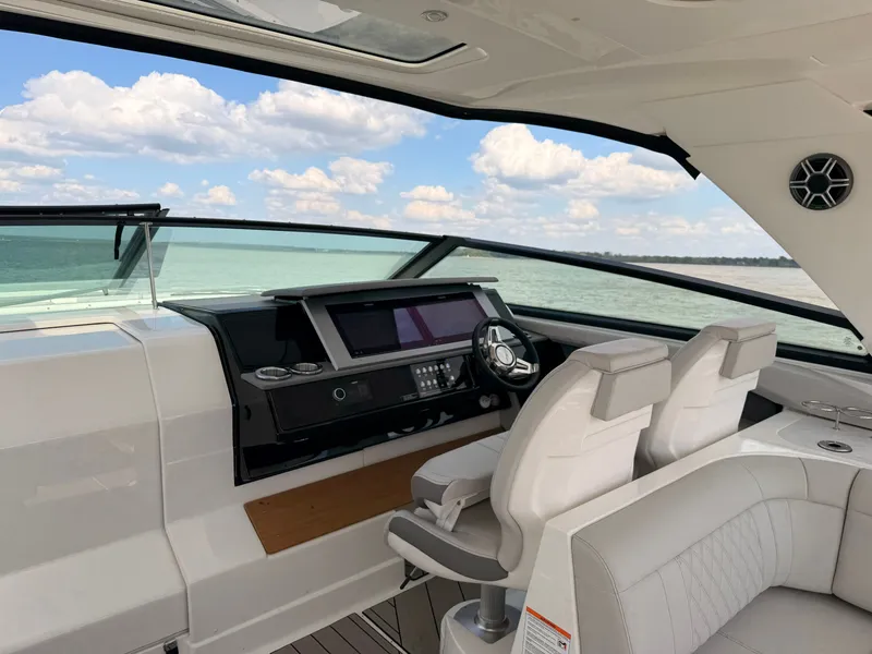 Slide: The Image of Sea Ray SLX 400 2026 - 18