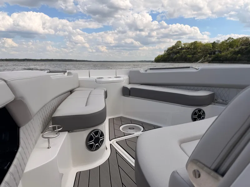 Slide: The Image of Sea Ray SLX 400 2026 - 6