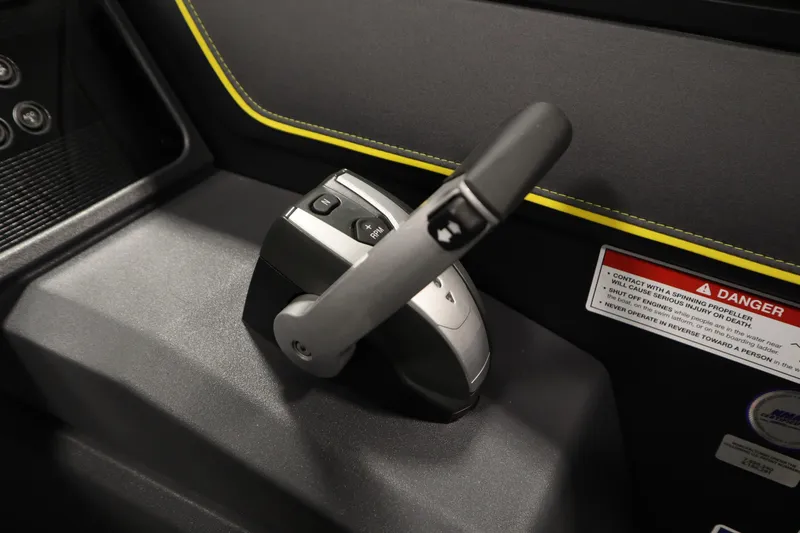 Slide: The Image of Throttle control of 2025 Manitou 24 EXPLORE SWITCHBACK TRIFOLD TRITOON boat. - 28