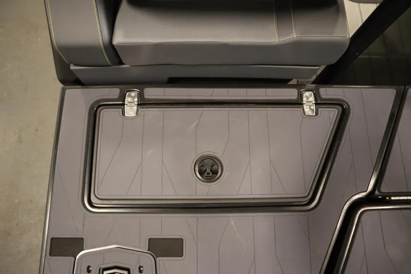 Slide: The Image of Manitou 24 EXPLORE SWITCHBACK TRIFOLD TRITOON 2025 - 53