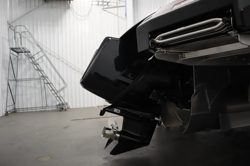 Slide: The Image of Manitou 24 EXPLORE SWITCHBACK TRIFOLD TRITOON 2025 - 58