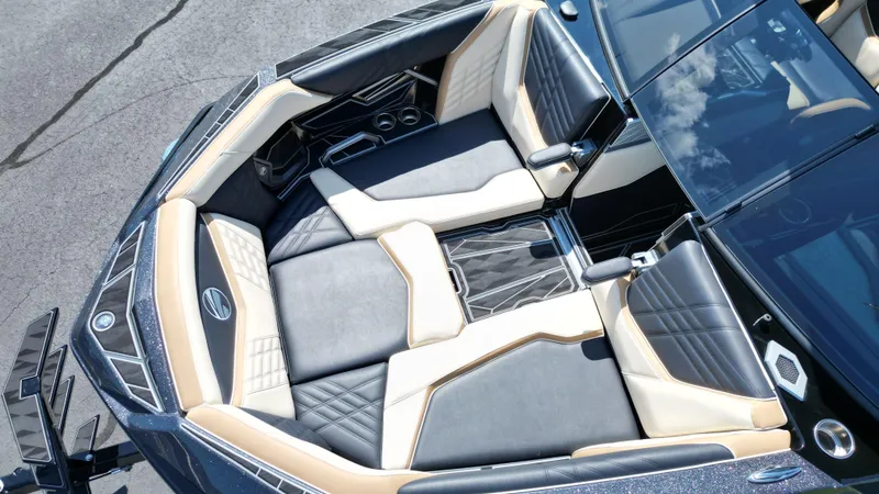 Slide: The Image of 2025 Tigé Ultré 23ZX boat interior with luxurious seating and modern design. - 9