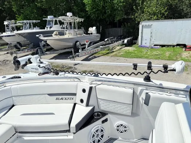 Slide: The Image of Minn Kota Riptide motor on 2022 Blackfin 252 CC boat, docked with other boats nearby. - 27