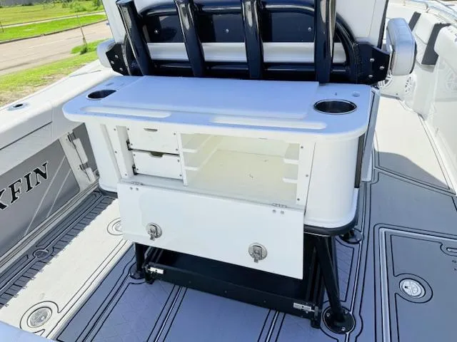 Slide: The Image of 2022 Blackfin 252 CC boat identification plate with serial number. - 29