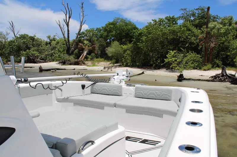 Slide: The Image of 2023 Twin Vee - Bow - 24