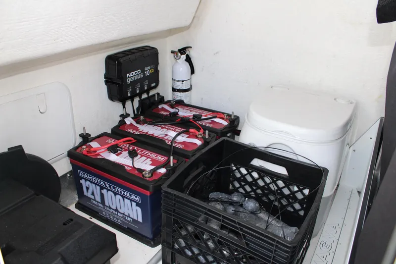 Slide: The Image of 2023 Twin Vee - Head/Batteries - 29