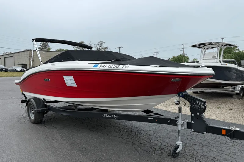 Slide: The Image of Sea Ray SPX 190 2019 - 32