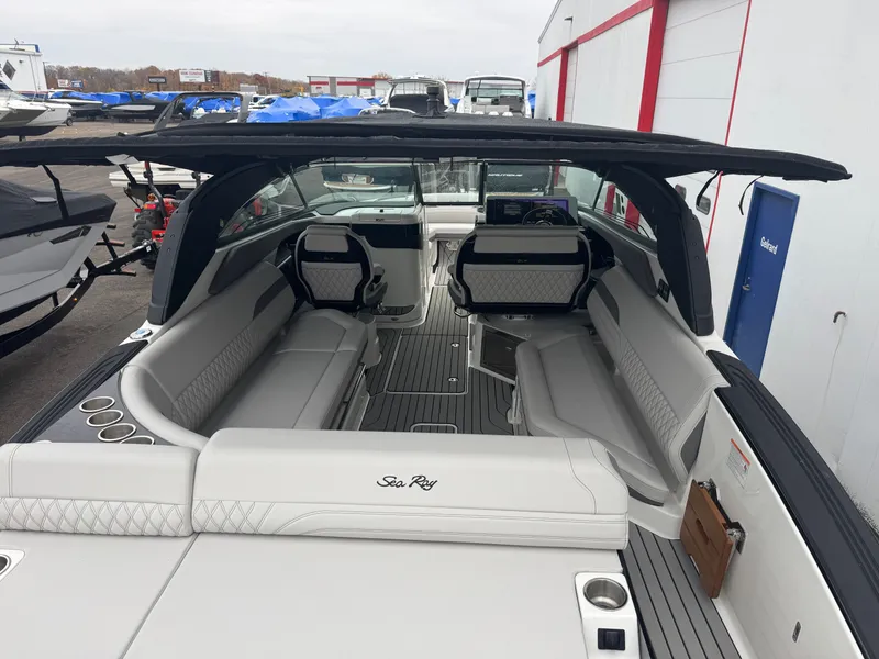 Slide: The Image of Sea Ray SLX 280 2026 - 19