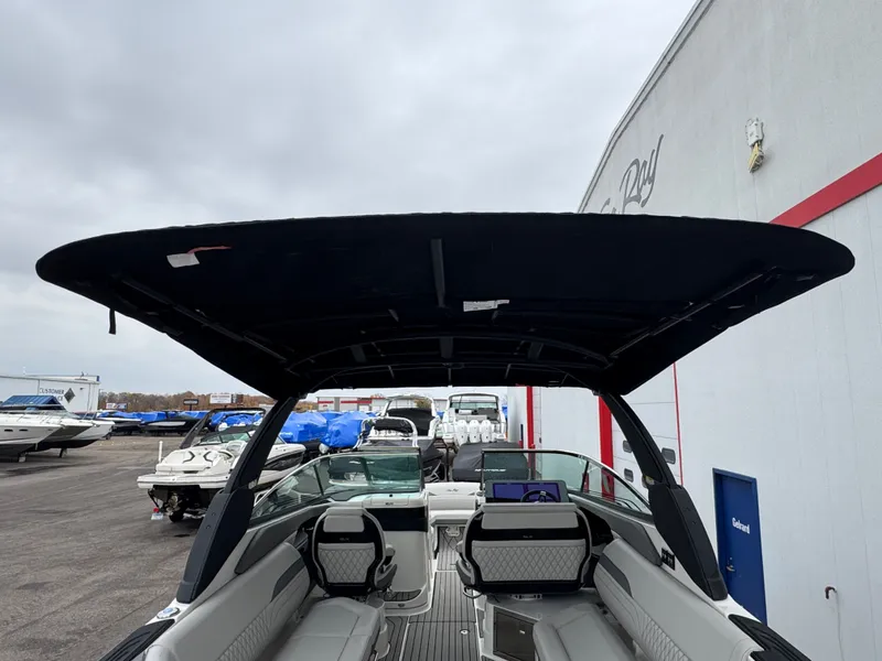 Slide: The Image of Sea Ray SLX 280 2026 - 20