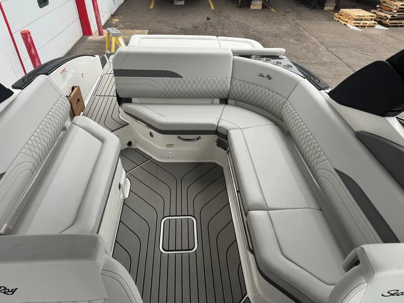 Slide: The Image of Sea Ray SLX 280 2026 - 21