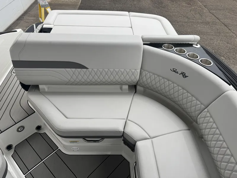 Slide: The Image of Sea Ray SLX 280 2026 - 22