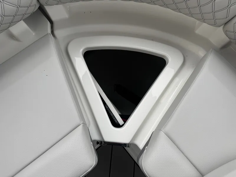 Slide: The Image of Sea Ray SLX 280 2026 - 23
